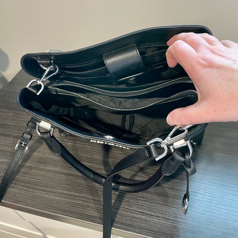 Black leather Michael Kors handbag - Picture 4 of 8